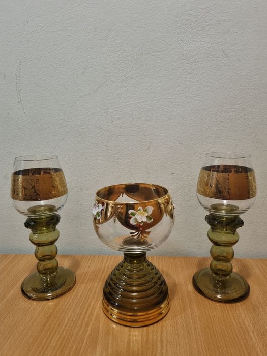 Графи за вино, бутикови чаши за вино.