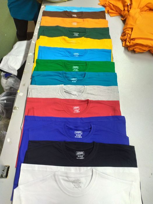 Крупная текстильная фабрика продаёт футболки оптом