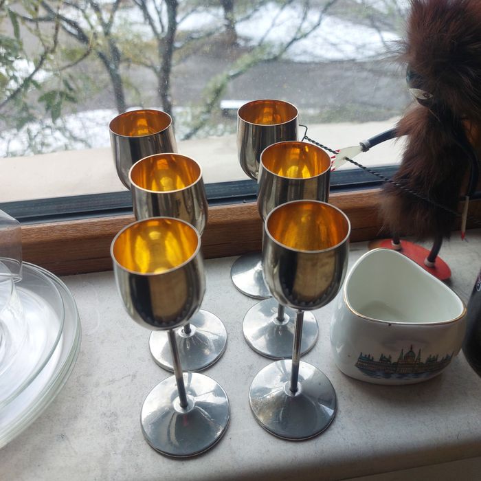 Комплект метални винтидж чашки за алкохол,ретро