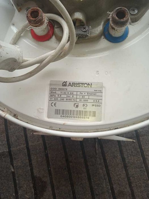 Продаётся водонагреватель Аристон на 50 литров,