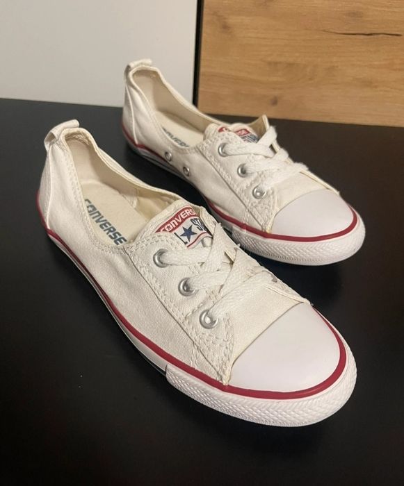 Vând teniși converse