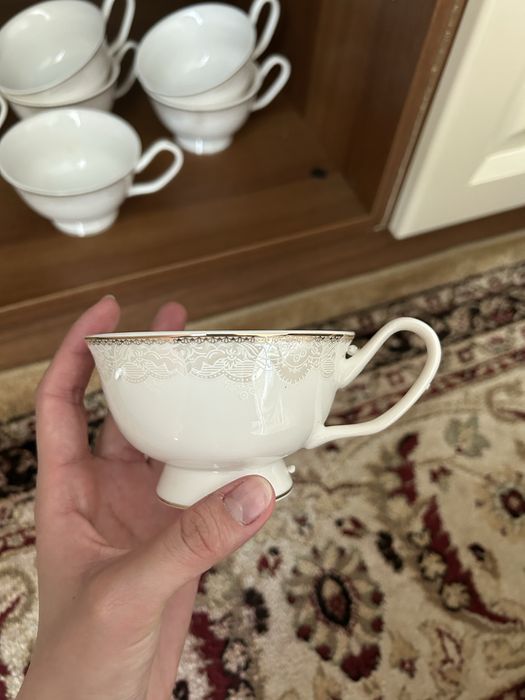 Продам чайник +фарфоровый чашки