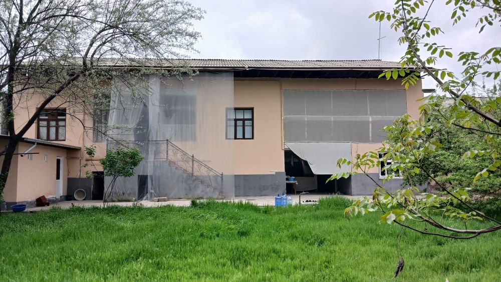 Sotiladi sergeli Bobur mahalla