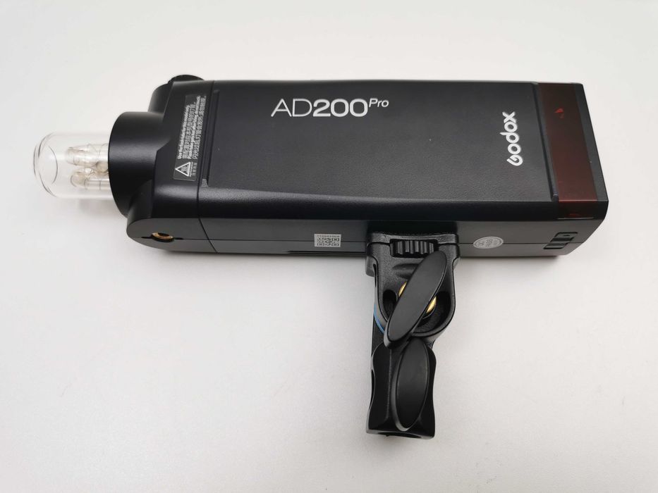 Преносима светкавица Godox AD200 Pro