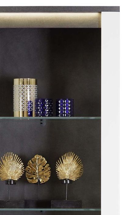 Висока витрина