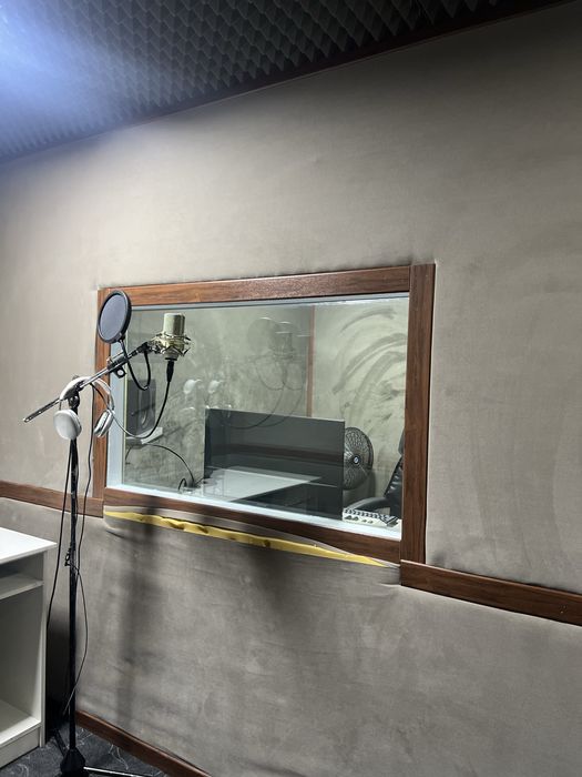 Ovoz yozish studio. Звука запесне studio. 400.000 som
