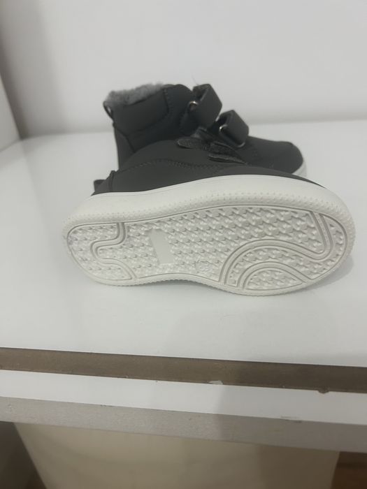 Продавам нови боти 23номер