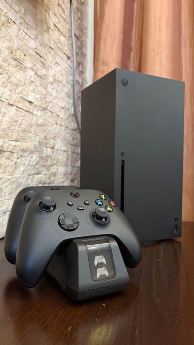 Xbox Series X 1TB – Перфектен, като нов + 2-ри геймпад и док станция