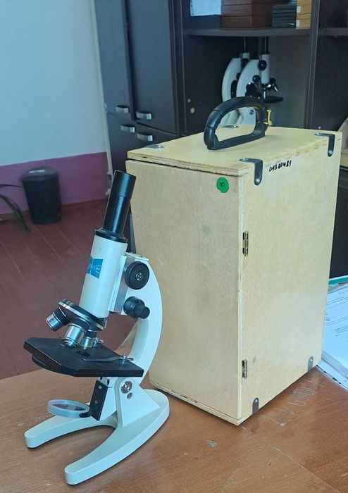 Микроскоп школьный