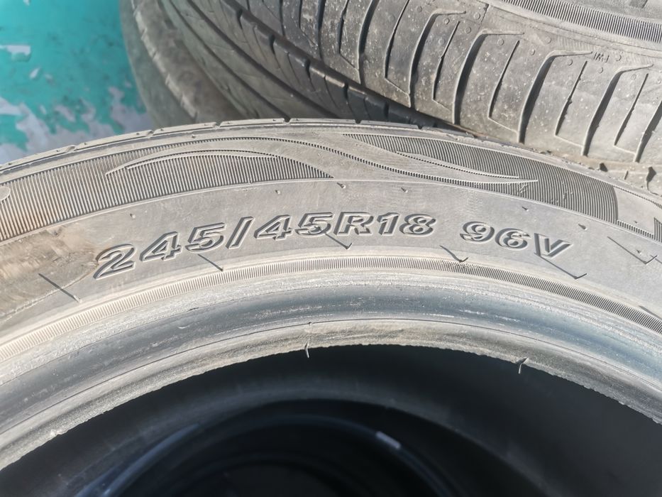 Шины 245/45/18  2 шт