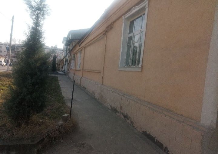 Cchilonzor rayon 2 charh komolon mahallada hovli sotiladi 6.83 sotik