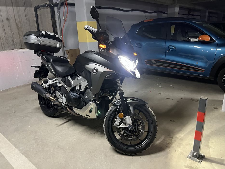 Motocicleta Honda VFR800X