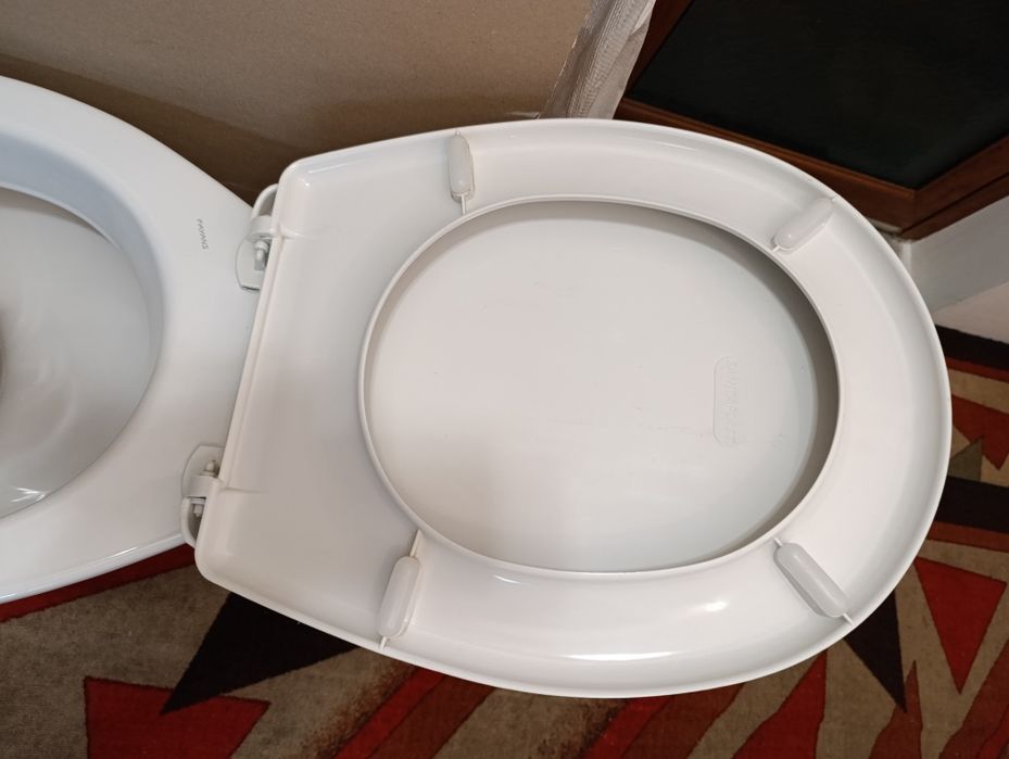 Продавам тоалетна чиния