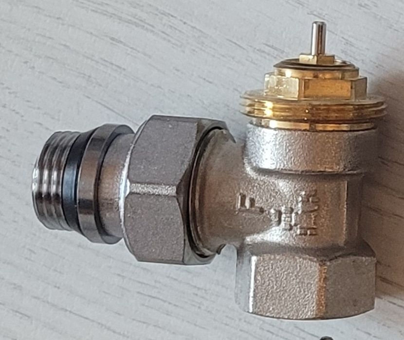 Vând kit smart pentru încălzire, 5 capete termostatice ZigBee si 1 Hub