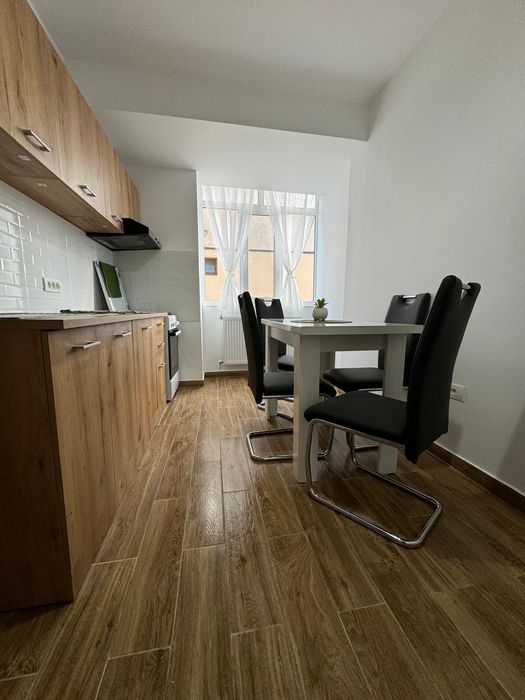 Inchiriez apartament