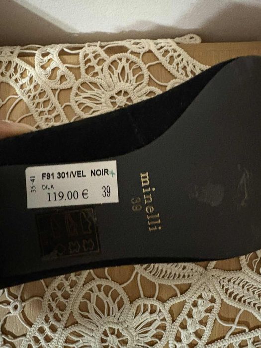 Pantofi cu toc si ținte cu bareta