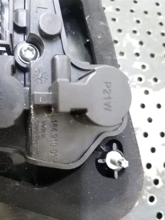 Stop tripla lampa haion stanga seat toledo 4 kg3 18491001