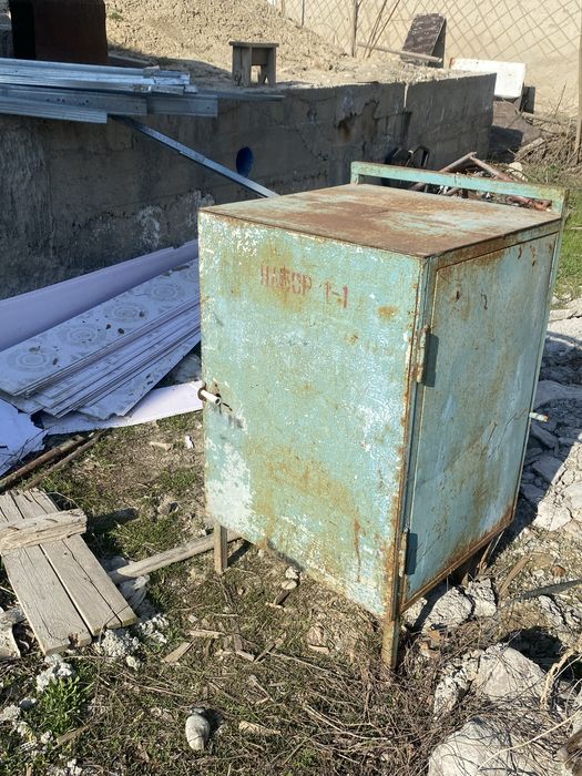Железный шкаф советский