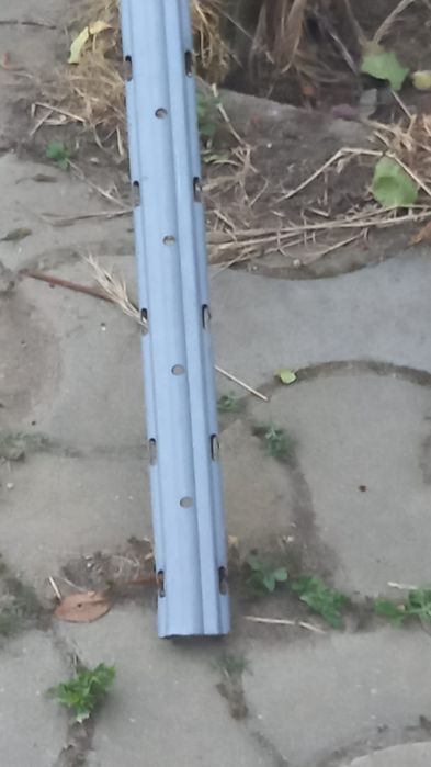 Vând stalpi metalici galvanizati...