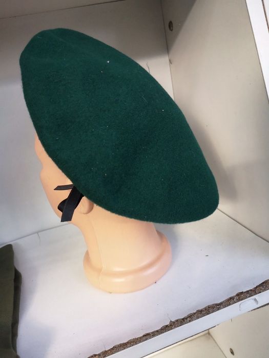 Баретка баретки зелени червени