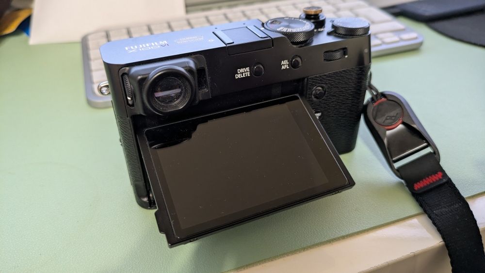 Fujifilm x100vi на 1300 кадъра, 1 година гаранция