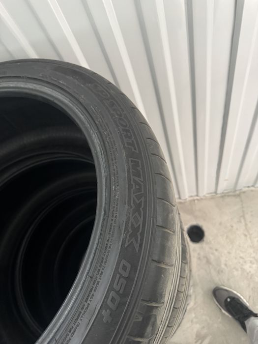 295/40R21 dunlop