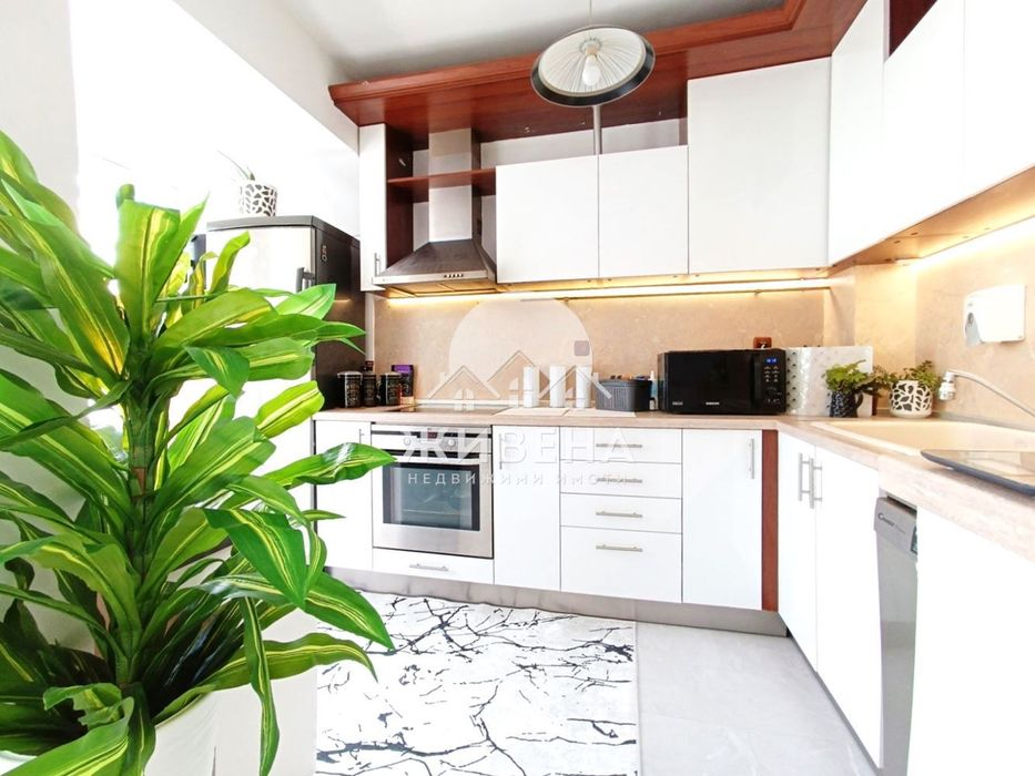 Продава се Тристаен апартамент в Варна, Чайка - 82 кв.м за 3281 €/кв.м - Снимка #3