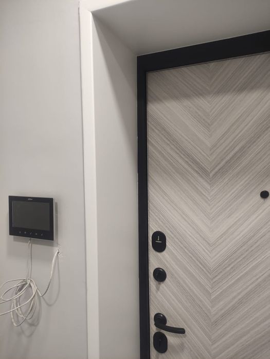 Установка двери и замков