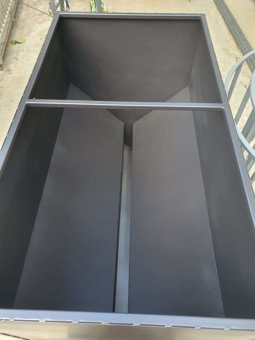 Hrănitoare simple si duble pt. porci