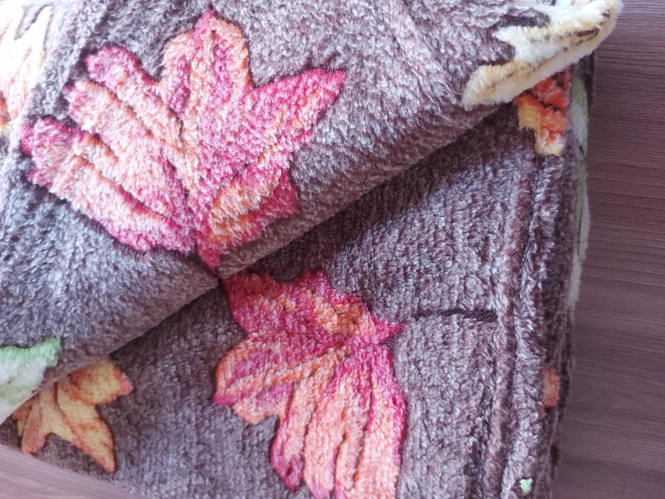 Плед 150 × 200 см. Тонкий.