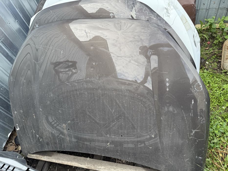 Капот веста оригинал с диффектом