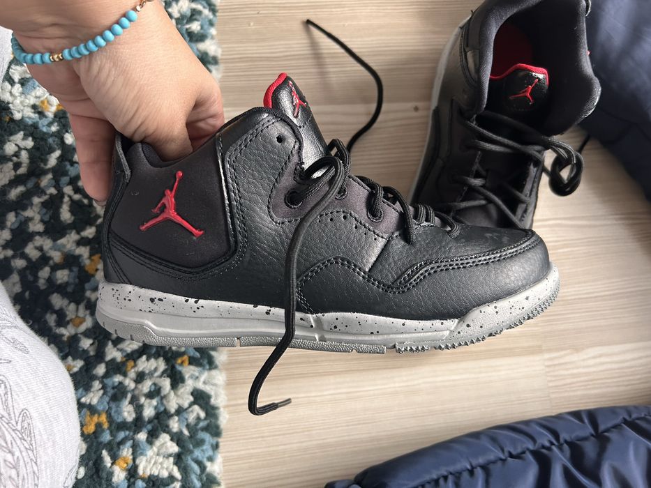 Papuci Jordan si Adidas,noi