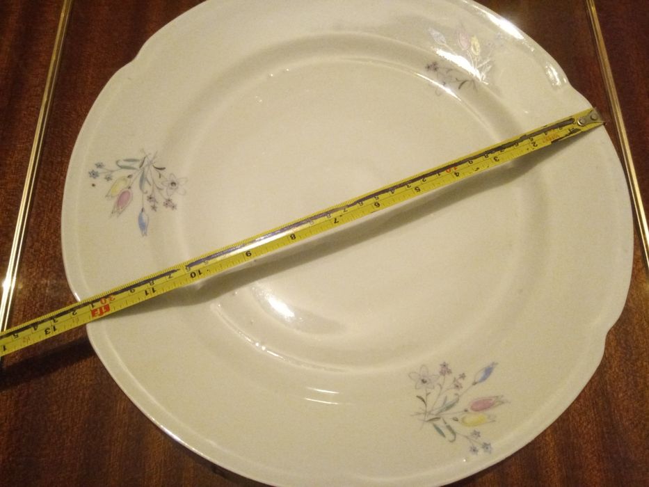 Голяма порцеланова чиния за торта от социализма