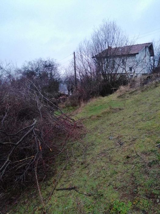 Парцел със стара къща в село Байлово