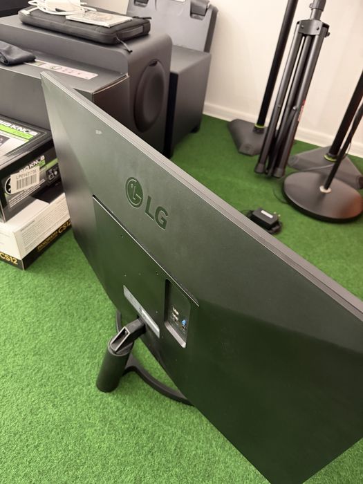 LG 31,5'' FullHD AMD FreeSync™ IPS Монитор