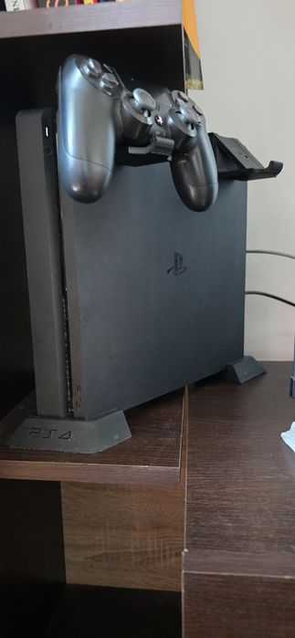 Playstation 4 Slim + Controller