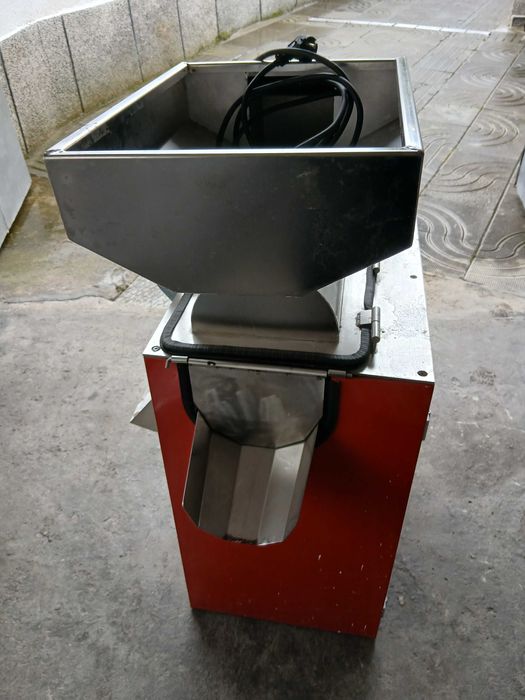 Професионална машина за мелене на домати, грозде и сливи