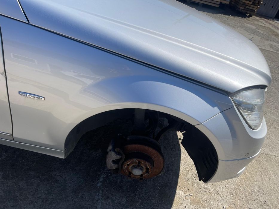 Fata mercedes w204 faruri, capota, grila, aripi