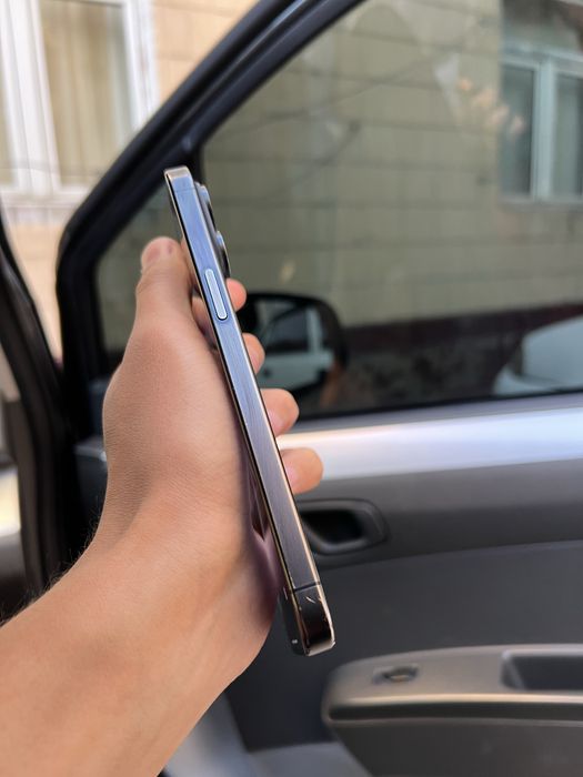 Iphone 15 pro max blue