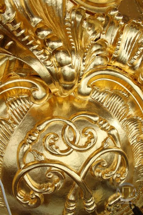 Мебель премиум класса с использованием золото.