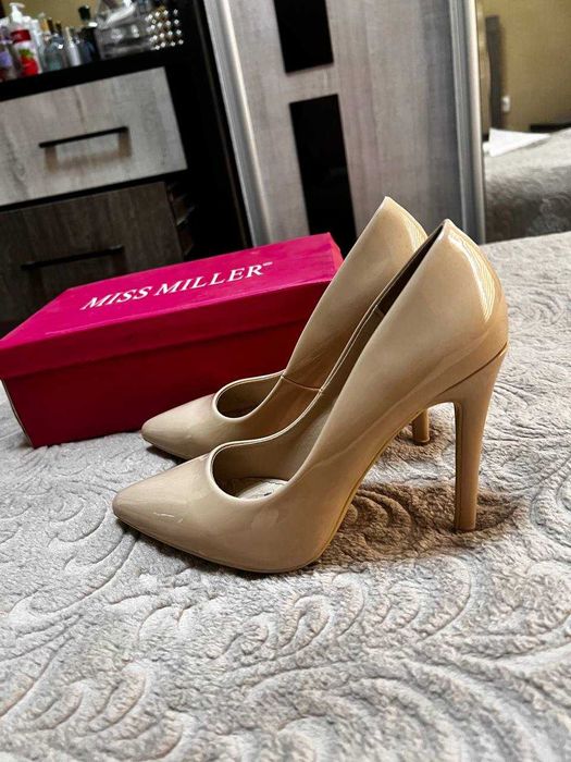 Chiroyli Tufli Sotiladi Poshinali