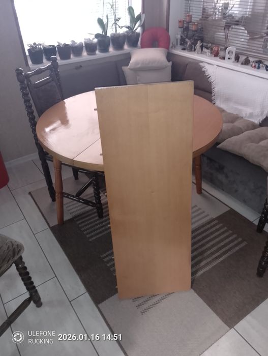 Кухненска маса от дърво