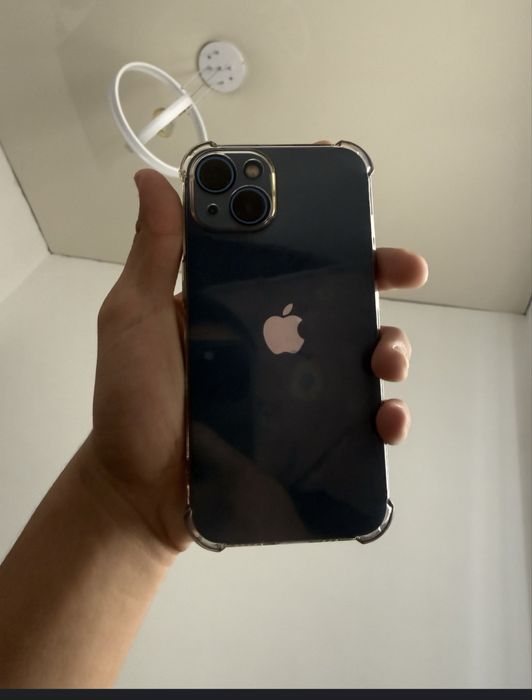 продам IPhone 13