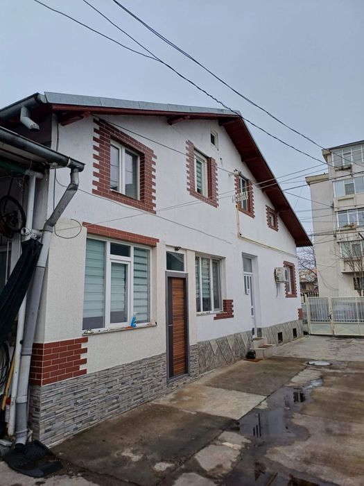 Casa si spatiu comerical de inchiriat
