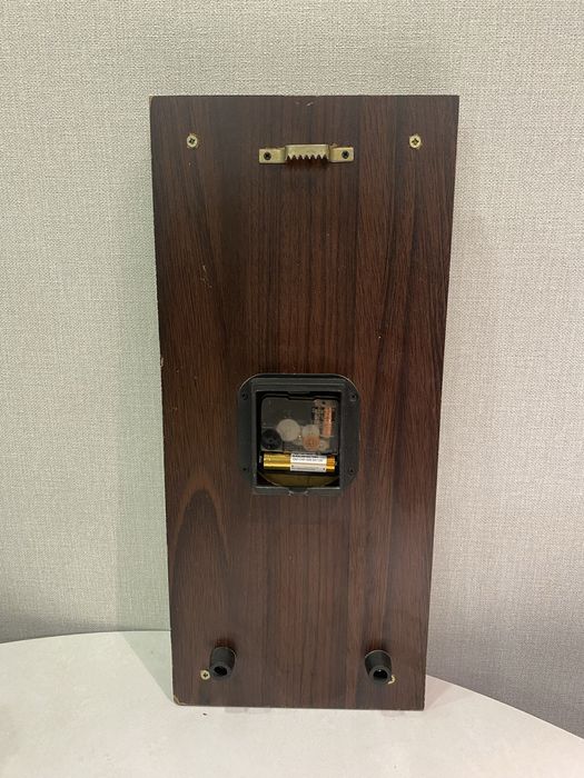 Продам часы на батарейках