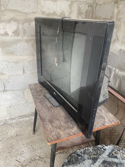 Телевизор LG рабочий.