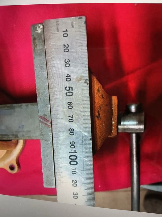 Продам тиски слесарные