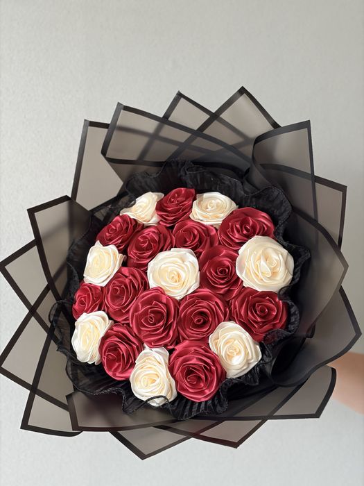 Букет от вечни сатенени рози