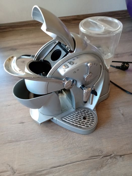 Продавам Кафе машина.