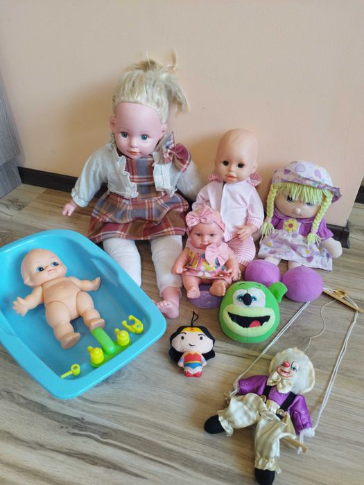 Лот от кукли за игра